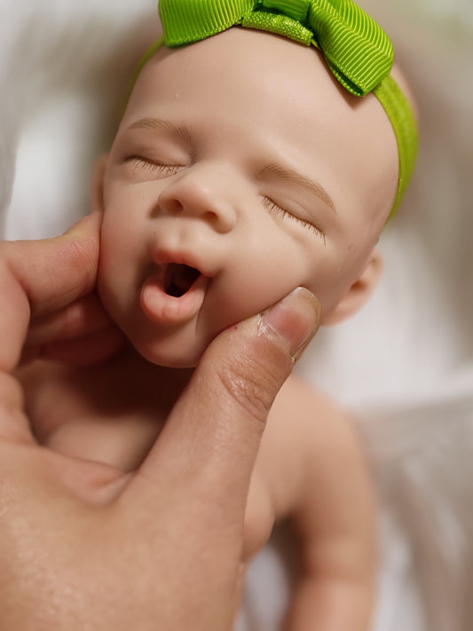 Bambola Silicone 35cm occhi chiusi